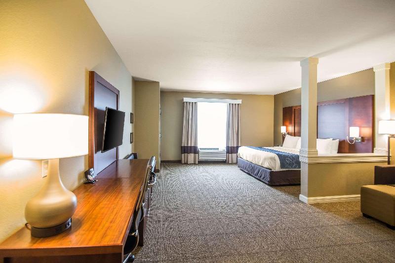 Люкс, Comfort Suites   Dodge City