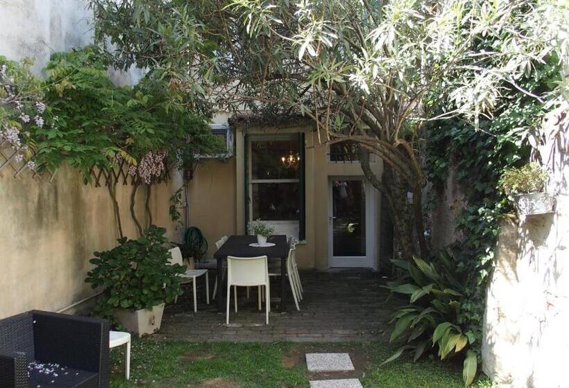 اتاق استاندارد با چشم‌انداز باغ, 19 Borgo Cavour