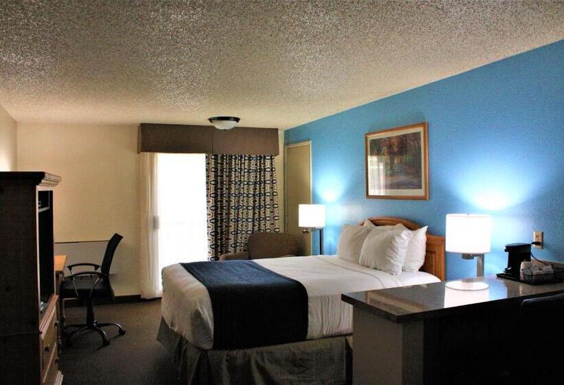 Standard studio with river view, Baymont By Wyndham Yakima Riverfront