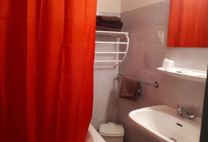 Четырехместный Номер Стандарт, Hôtel Du Bourg