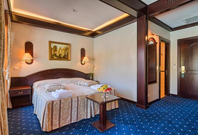 Номер Стандарт, Snagov Club