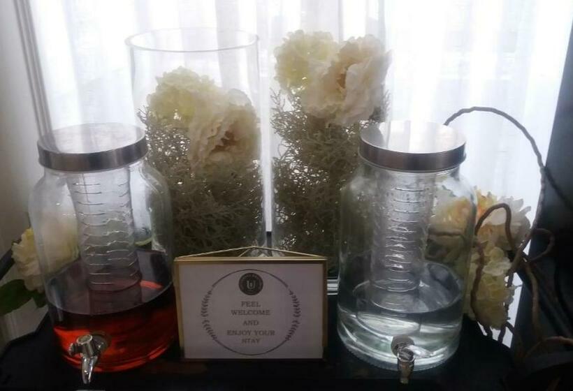 اتاق لوکس با بالکن, Universal Boutique