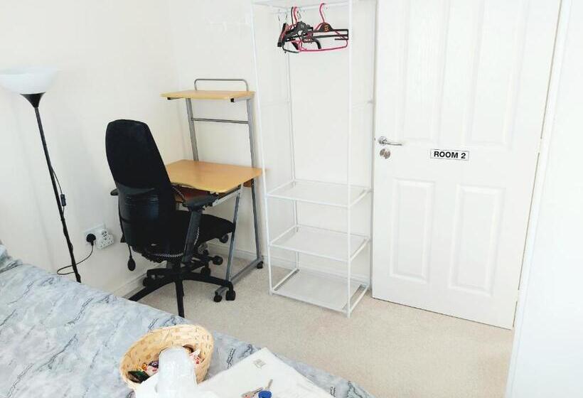 Номер Стандарт, Room In Guest Room   Double Room, Full Kitchen, Smart Tv, Shared Bathroom In 3 Bed Home