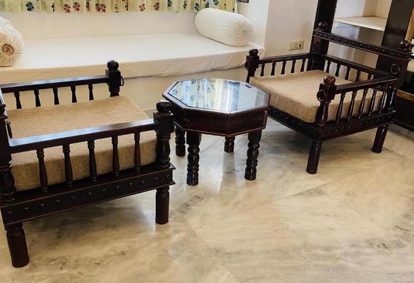 Quarto Deluxe, Kotra Haveli A Boutique Hotel By Lake Pichola