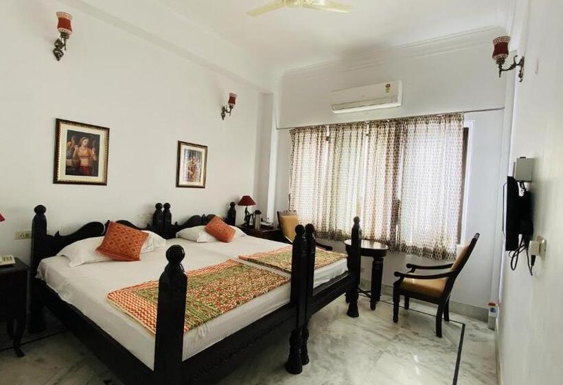 Quarto Deluxe, Kotra Haveli A Boutique Hotel By Lake Pichola