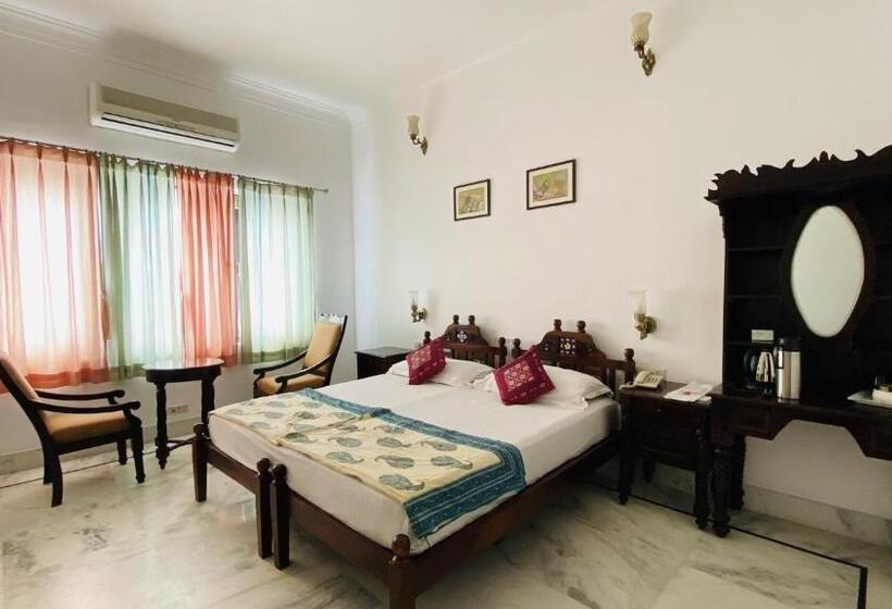 Quarto Deluxe, Kotra Haveli A Boutique Hotel By Lake Pichola