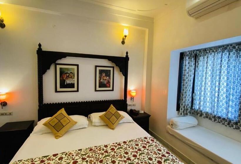 Quarto Deluxe, Kotra Haveli A Boutique Hotel By Lake Pichola