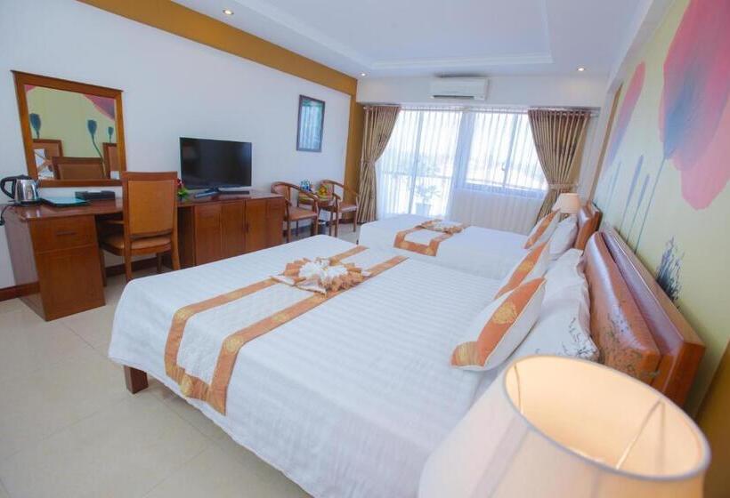اتاق سه نفره دلوکس با چشم‌انداز دریا, Vung Tau Intourco Resort