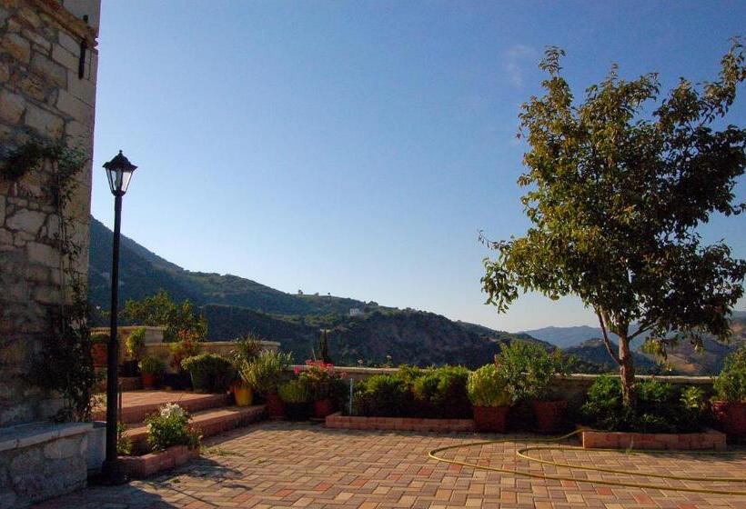Апартаменты 1 Спальня, Gerofotis Traditional Guesthouse Est 1892   Close To Aigio, Akoli, Selianitika
