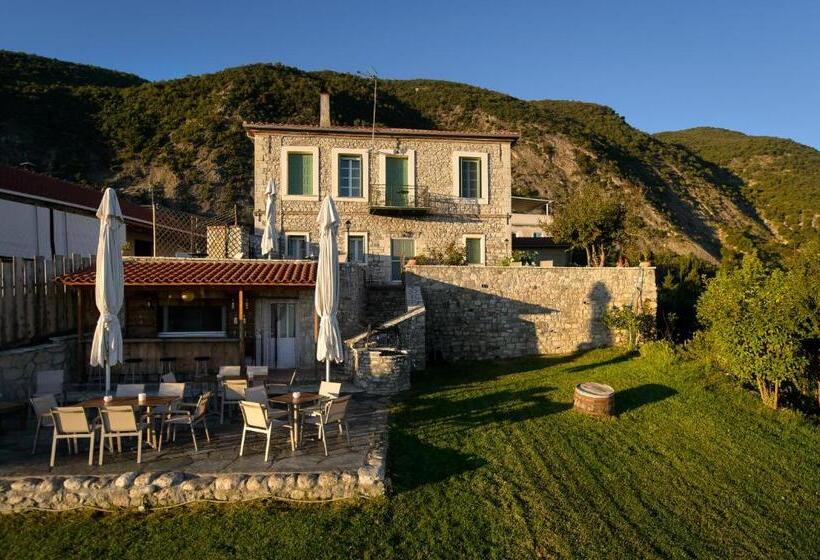 Люкс, Gerofotis Traditional Guesthouse Est 1892   Close To Aigio, Akoli, Selianitika