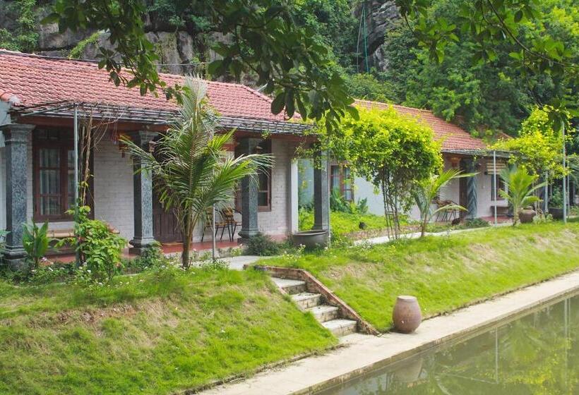 اتاق خانوادگی با چشم‌انداز کوه, Mua Caves Ecolodge