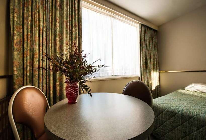 스탠다드 스튜디오, Parklane Motel