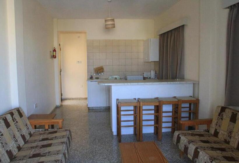 Семейные Апартаменты, Maricosta Apartments