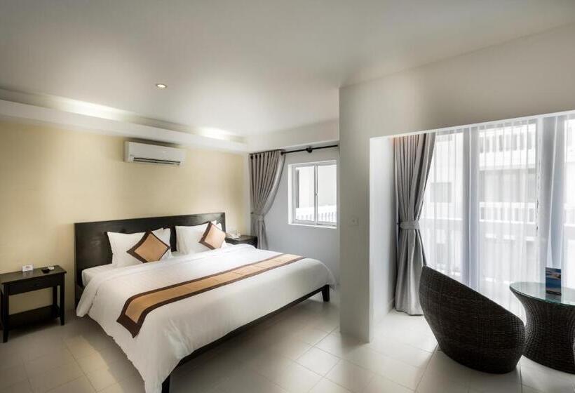 带泳池观景的豪华房, Mary Beach Hotel & Resort