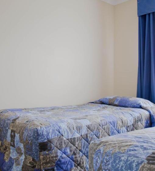 Апартаменты 3 Спальни, Baybrook Motor Inn