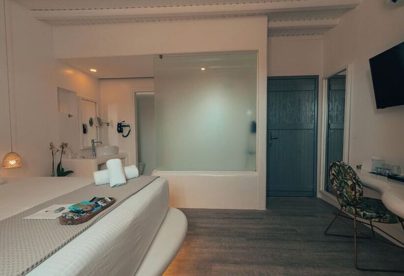 古典房间, Akkadian Lgbt Boutique