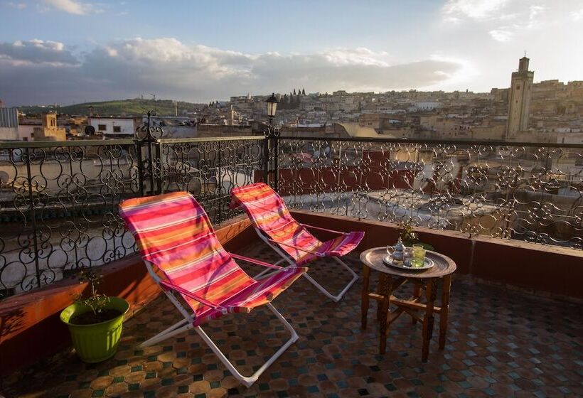 سوییت لوکس, Riad El Bacha