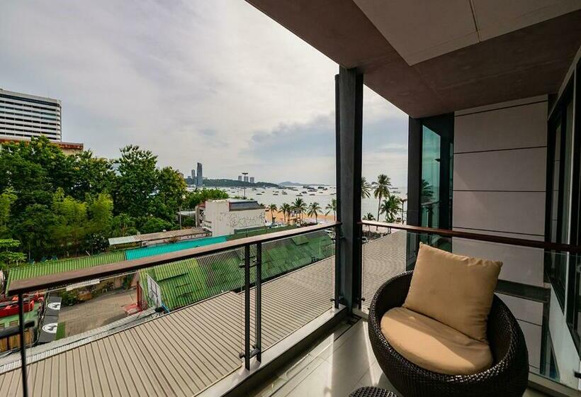Номер Deluxe Вид на Море Боковой, Serenotel Pattaya