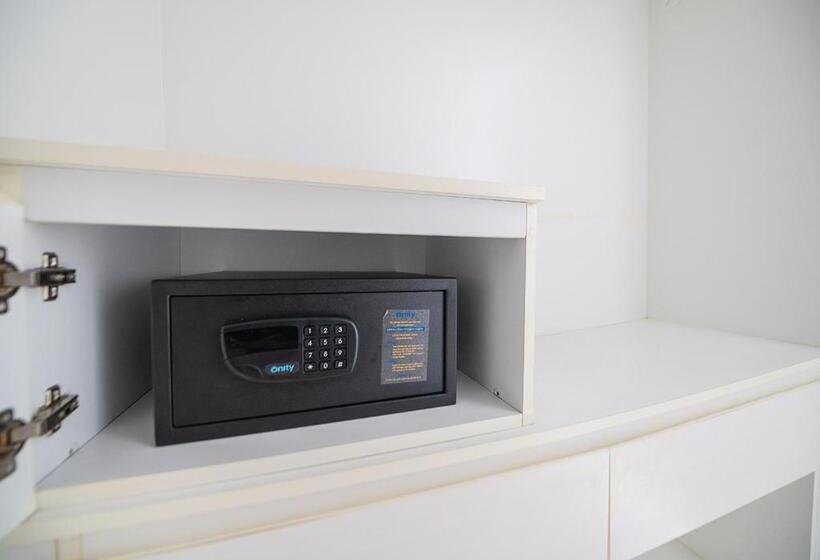 Номер Deluxe Вид на Море Боковой, Serenotel Pattaya