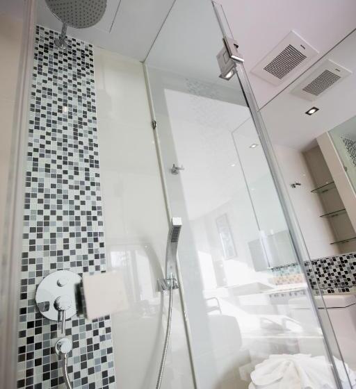 Номер Deluxe Вид на Море Боковой, Serenotel Pattaya
