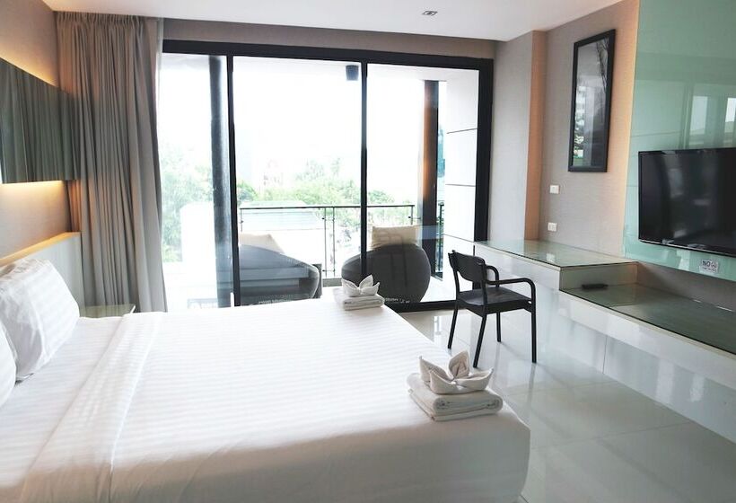 Номер Deluxe Вид на Море Боковой, Serenotel Pattaya