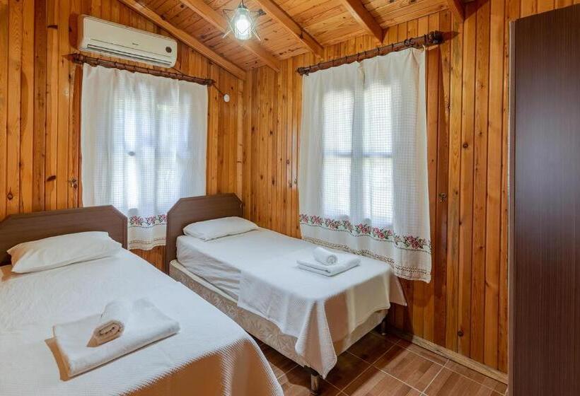 Chambre Familiale Vue Jardin, çuhadar Ahşap Evleri̇