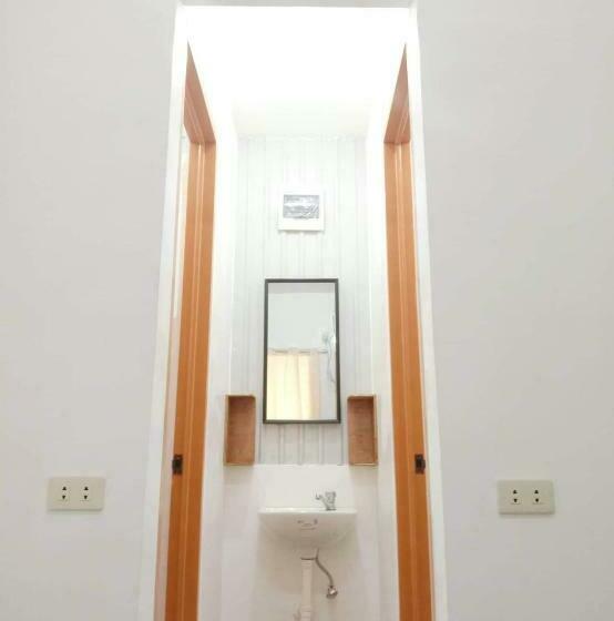 이코노미 룸, Lr Hostel And Cafe