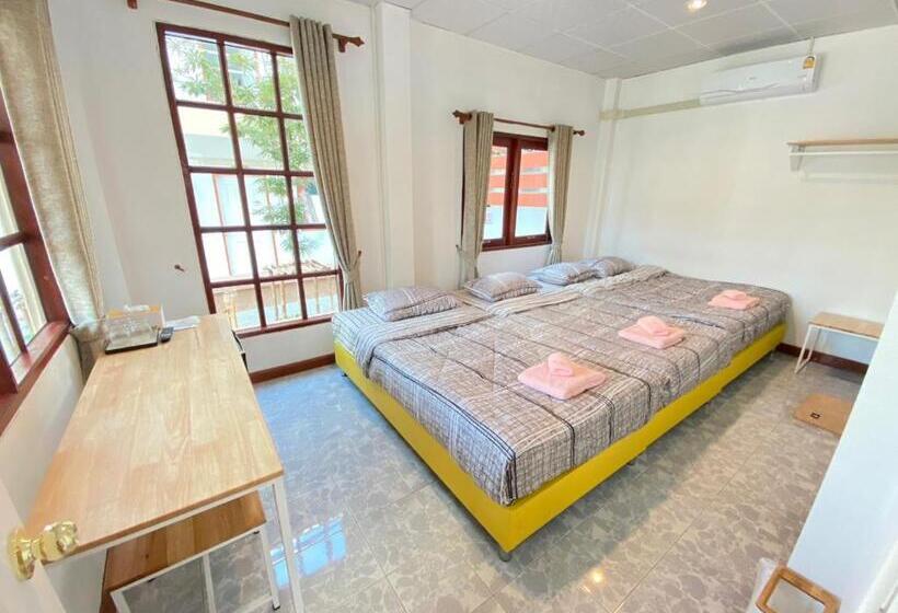 Четырехместный Номер Стандарт, Baan Hall Hostel
