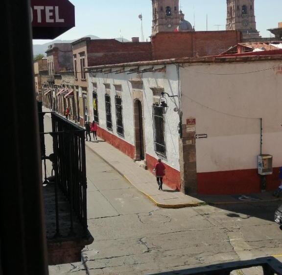 Quarto Triplo Estandar, Colonial