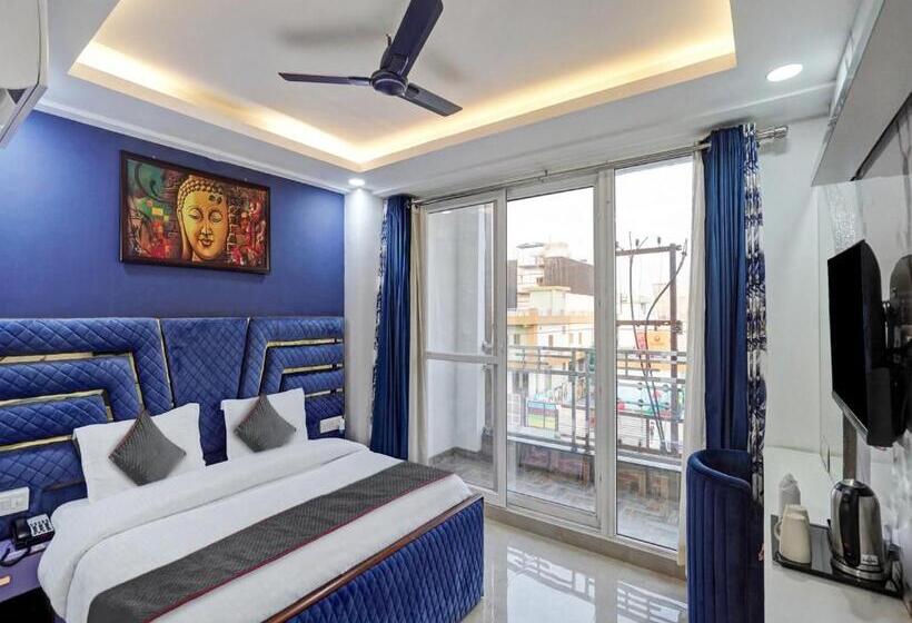Трехместный Номер Классика, Collection O 811307  Gold Inn