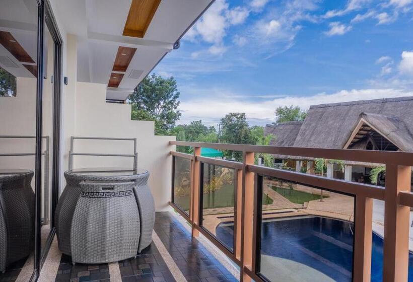 اتاق سوپریور با چشم‌انداز استخر, The Mayana Resort