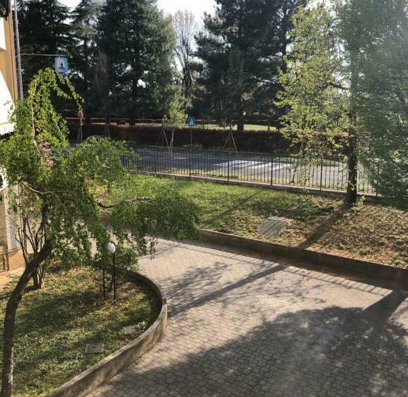 Номер Стандарт, Host&home