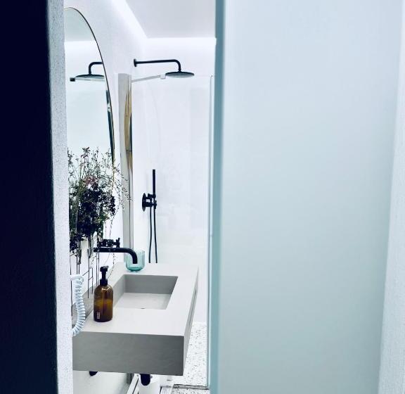 デラックスルーム, Hydria Guest House Art Gallery