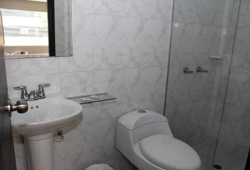 חדר סטנדרט לארבעה, Dorado Plaza Bogota