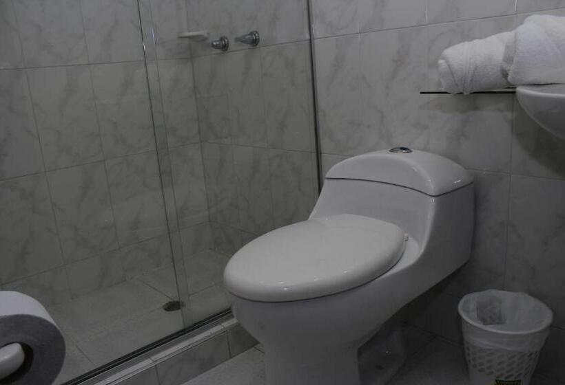 חדר סטנדרט לארבעה, Dorado Plaza Bogota