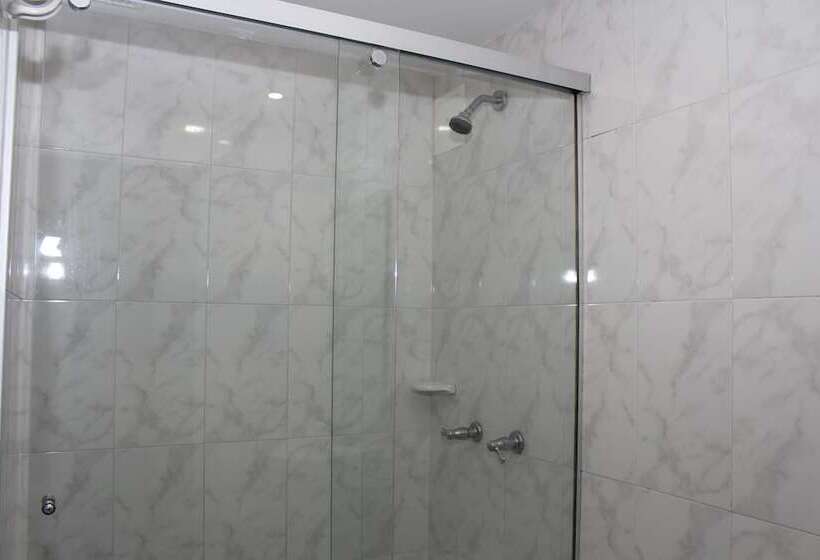חדר סטנדרט לארבעה, Dorado Plaza Bogota