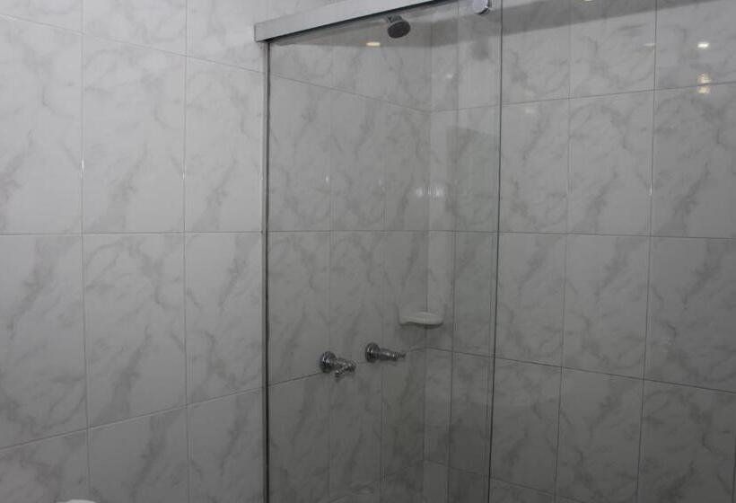 חדר סטנדרט לארבעה, Dorado Plaza Bogota