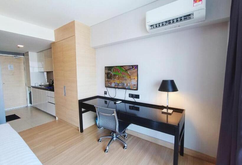 اتاق لوکس با تخت بزرگ, Noble Resort Melaka
