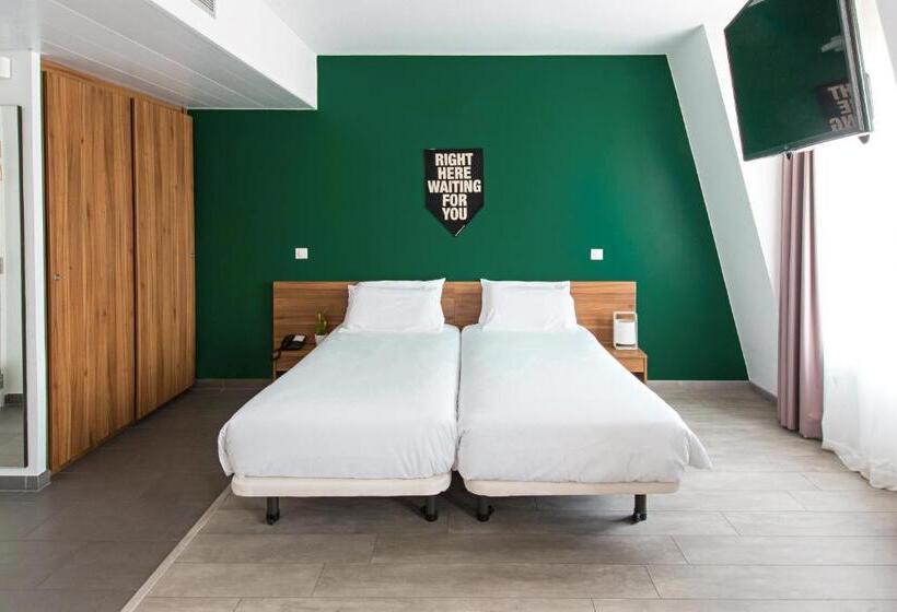 Семейный Номер, The Social Hub Paris La Défense