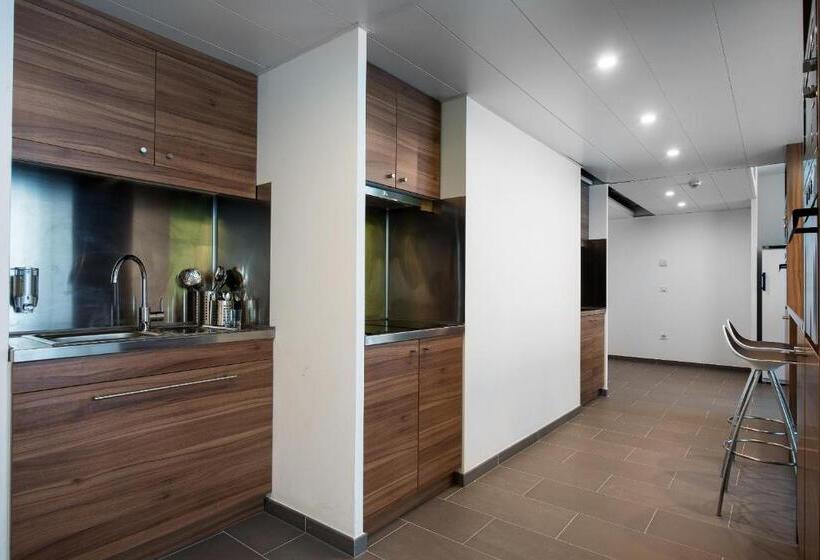 Номер Economy, The Social Hub Paris La Défense