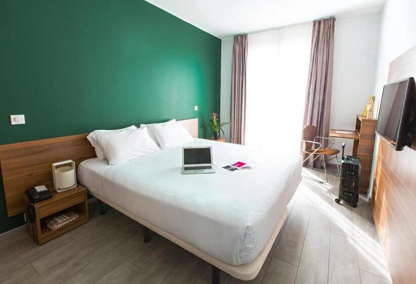 Номер Стандарт, The Social Hub Paris La Défense