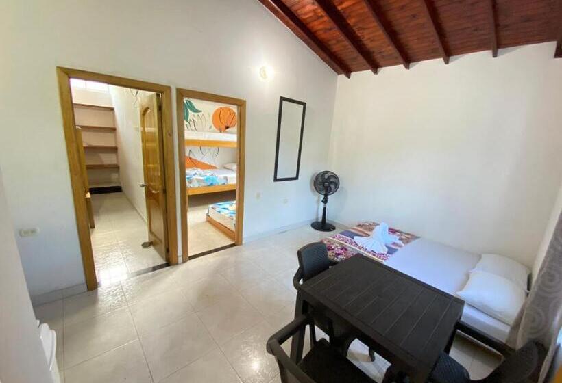 침실 3개 아파트, Hostal Las Flores