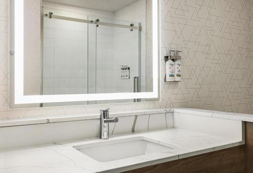 스위트 킹사이즈 침대, Holiday Inn Express   Strathroy, An Ihg