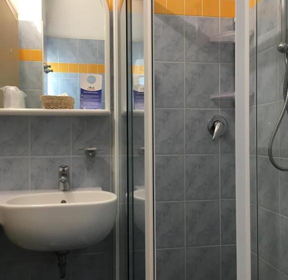 דירת חדר, Daniel Apartments