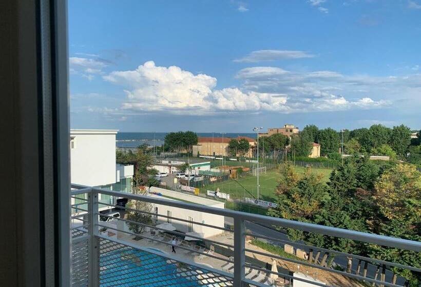 דירת חדר, Daniel Apartments