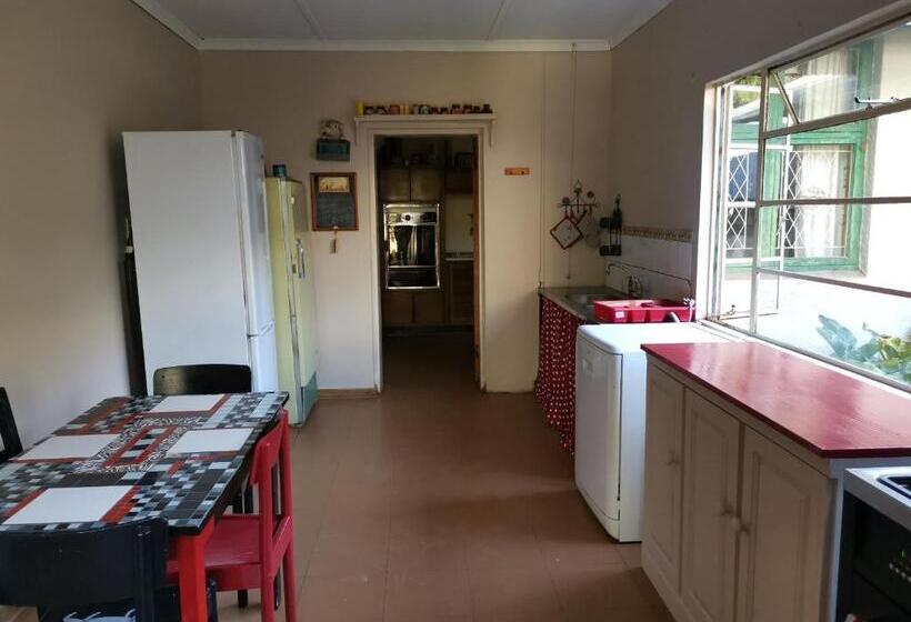 家庭洋房, Drakensberg Bush Lodge And Backpackers