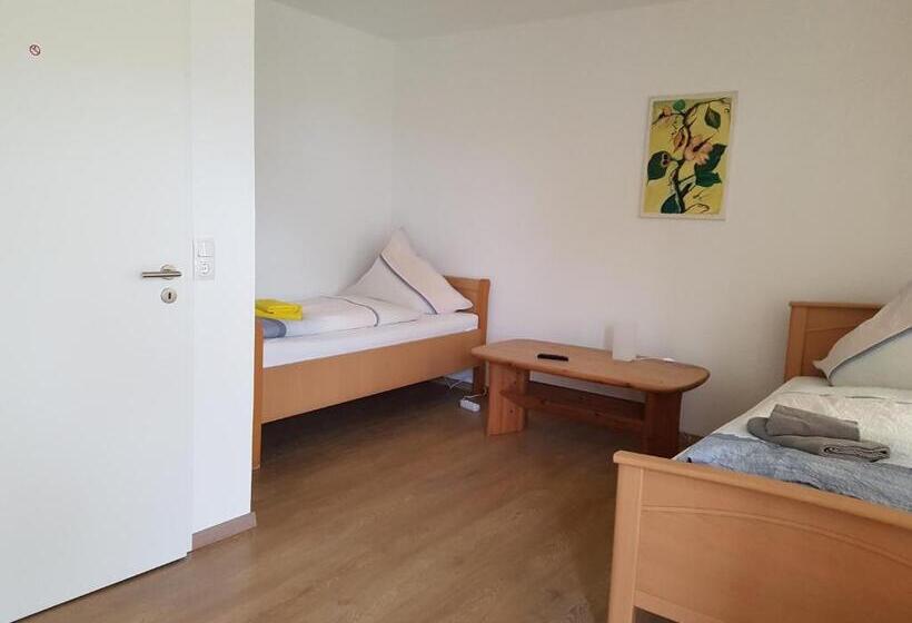 Дом 4 Спальни, Monteurzimmer Jusy