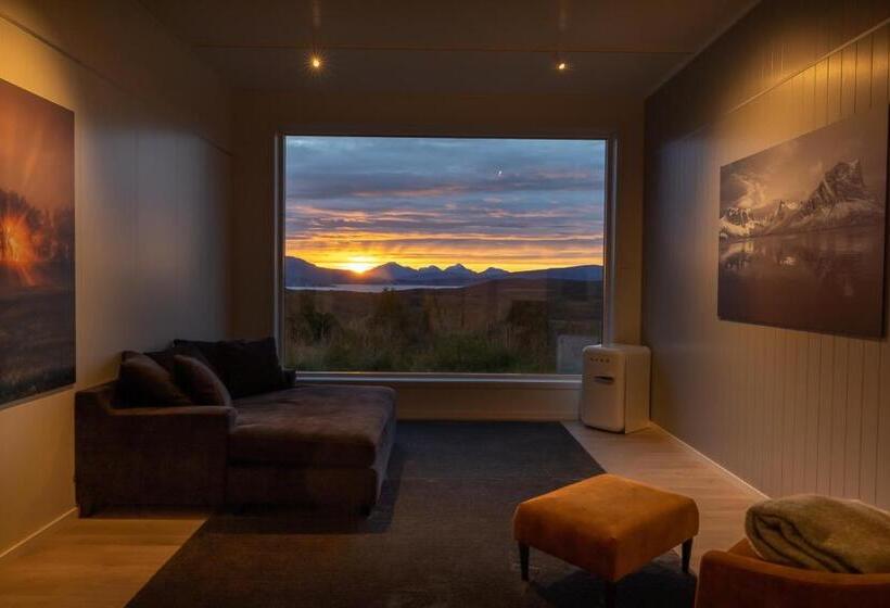 Executive Svit, Aurora Borealis Observatory