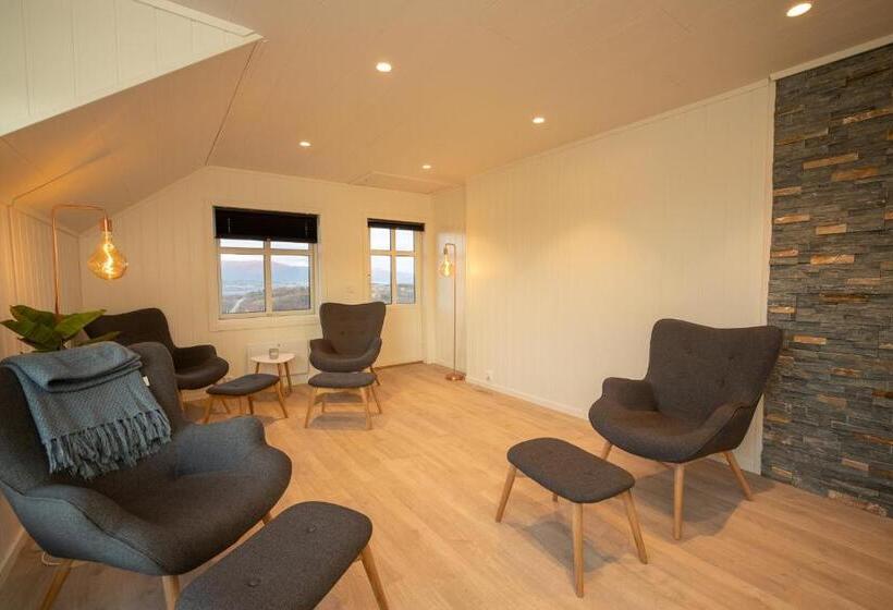 1 Sovrums Hus, Aurora Borealis Observatory