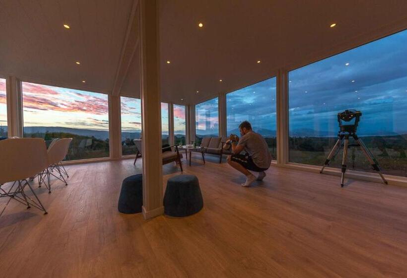 Enrumsvilla, Aurora Borealis Observatory